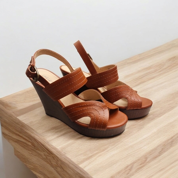 Indigo Rd. Cross Strap Heels, 7.5 - Picture 3 of 5